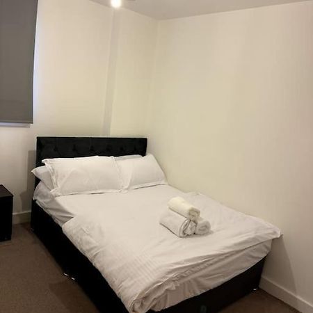 Two Bedrooms Flat In Stratford Londra Esterno foto