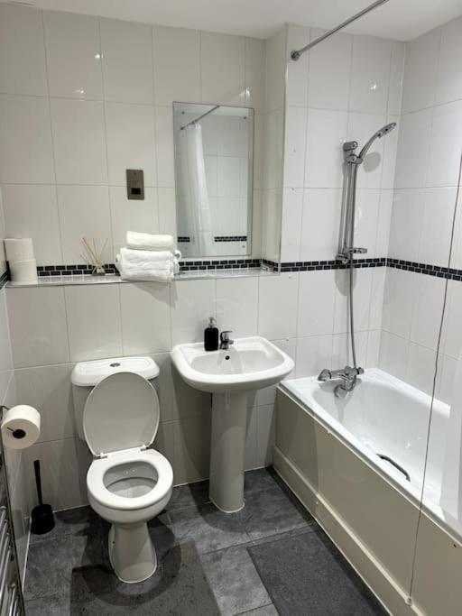 Two Bedrooms Flat In Stratford Londra Esterno foto
