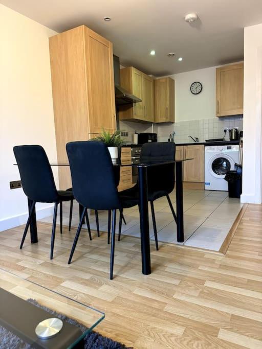 Two Bedrooms Flat In Stratford Londra Esterno foto
